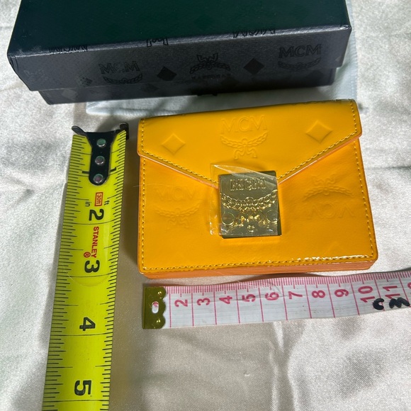 McM Wallet with Dust Bag, Box and Recipe - Picture 16 of 16